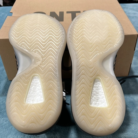 ADIDAS YEEZY QUANTUM , Basquetball shoes NWT - Picture 6 of 8